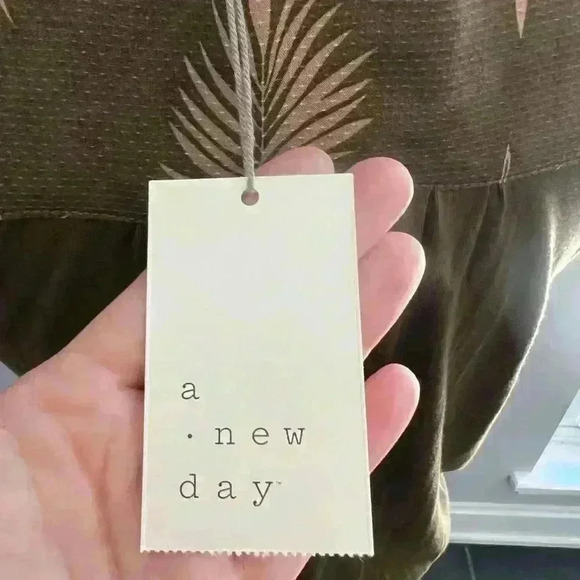 A. New day olive floral top women’s XS NWT - Picture 6 of 6